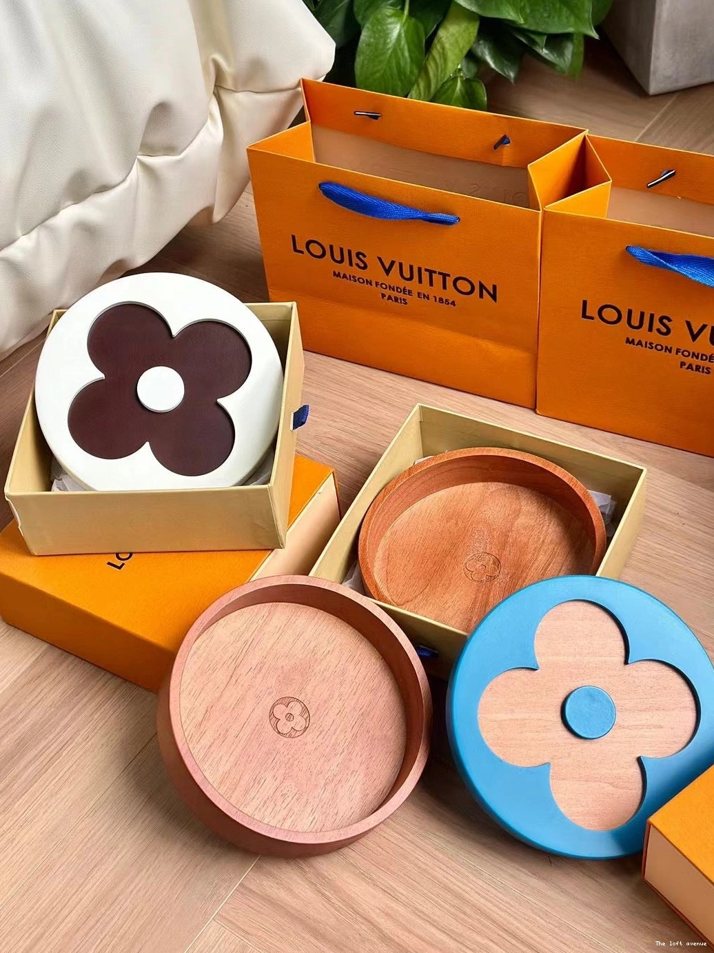 LV FLOWER BOX CUSTOM 0813